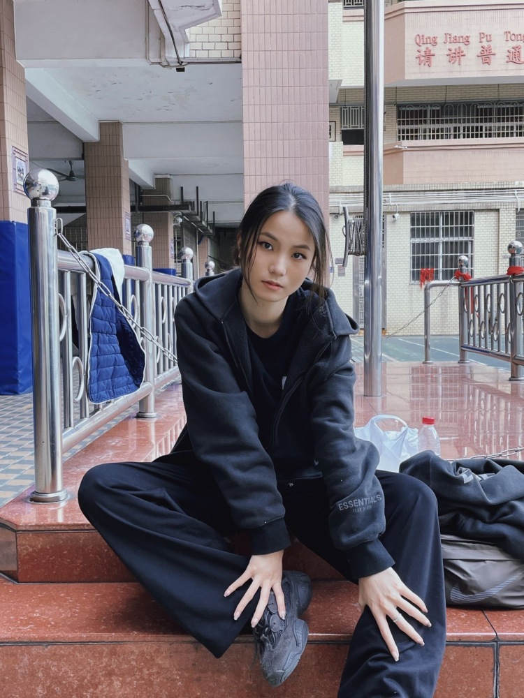 Ching-广东省·深圳市·南山区-抖音和某红薯-一名商业平面模特，因为疫情居家无单，所以想接一下寄拍，会p图会拍照，有需要寄拍的商家可以联系我，需要收入会费管理费的勿扰，诚信接单。