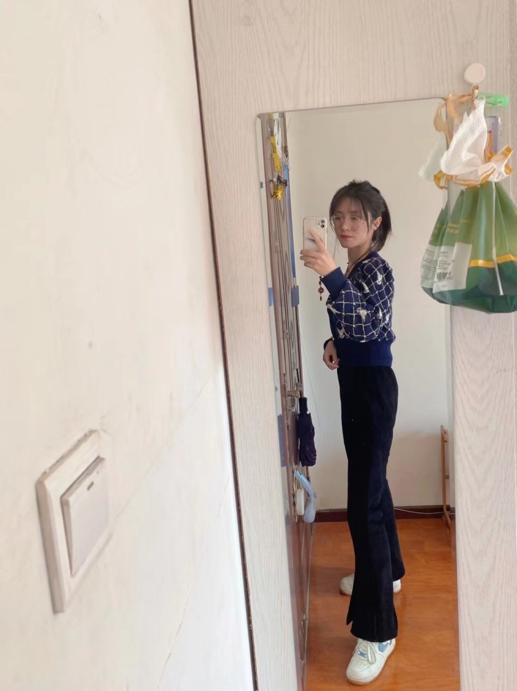 贝塔β🍒🍒-北京市·北京市·朝阳区--168,100斤,主业设计师,有审美,会修图,寄拍、买家秀都可以~