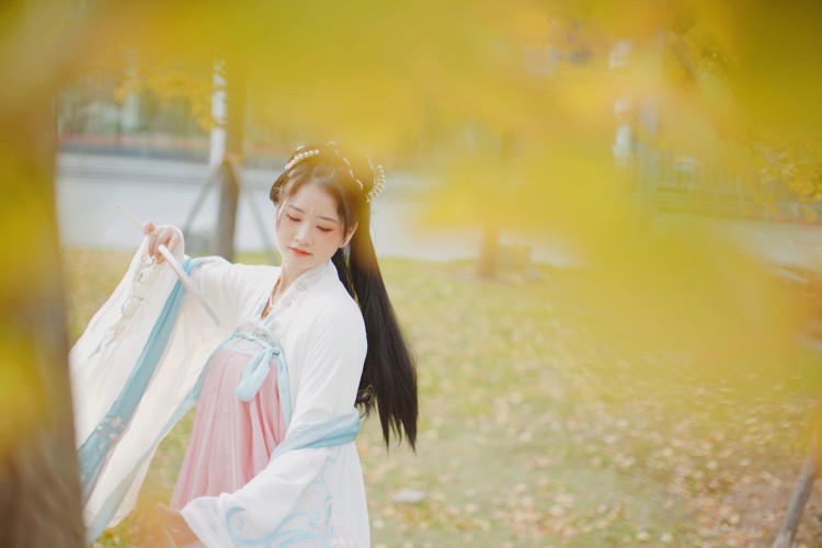 山奈-湖北省·武汉市·硚口区-某红薯 抖音-有充足的时间可以接拍,会妆造会拍照,可室内可外景 会修图以及制作短视频