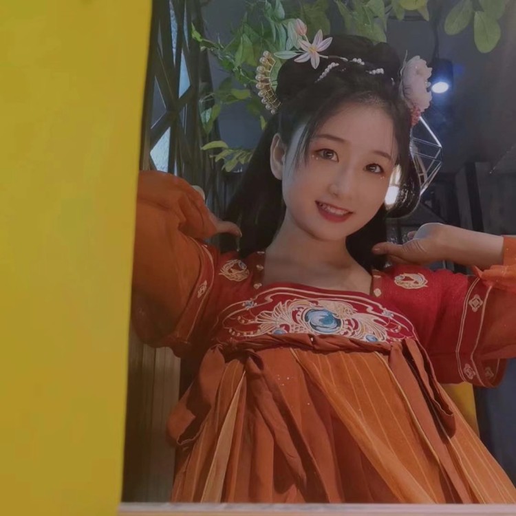 山奈-湖北省·武汉市·硚口区-某红薯 抖音-有充足的时间可以接拍,会妆造会拍照,可室内可外景 会修图以及制作短视频