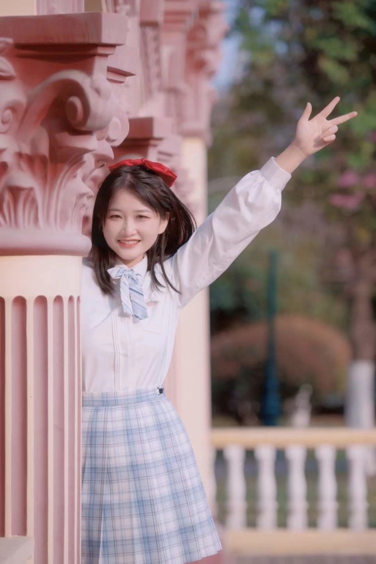 山奈-湖北省·武汉市·硚口区-某红薯 抖音-有充足的时间可以接拍,会妆造会拍照,可室内可外景 会修图以及制作短视频