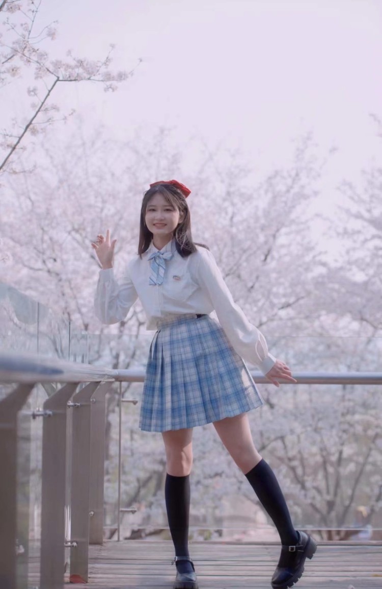 山奈-湖北省·武汉市·硚口区-某红薯 抖音-有充足的时间可以接拍,会妆造会拍照,可室内可外景 会修图以及制作短视频