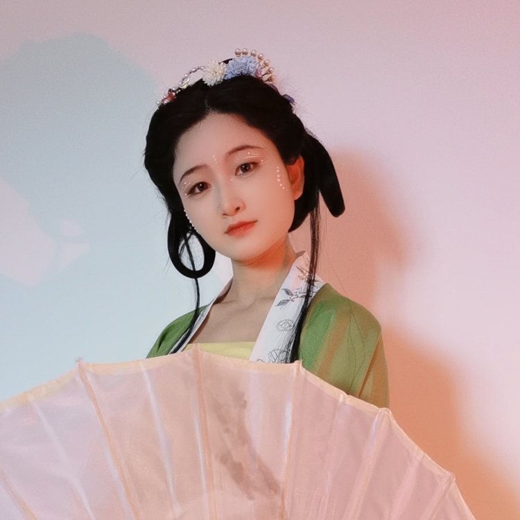 山奈-湖北省·武汉市·硚口区-某红薯 抖音-有充足的时间可以接拍,会妆造会拍照,可室内可外景 会修图以及制作短视频