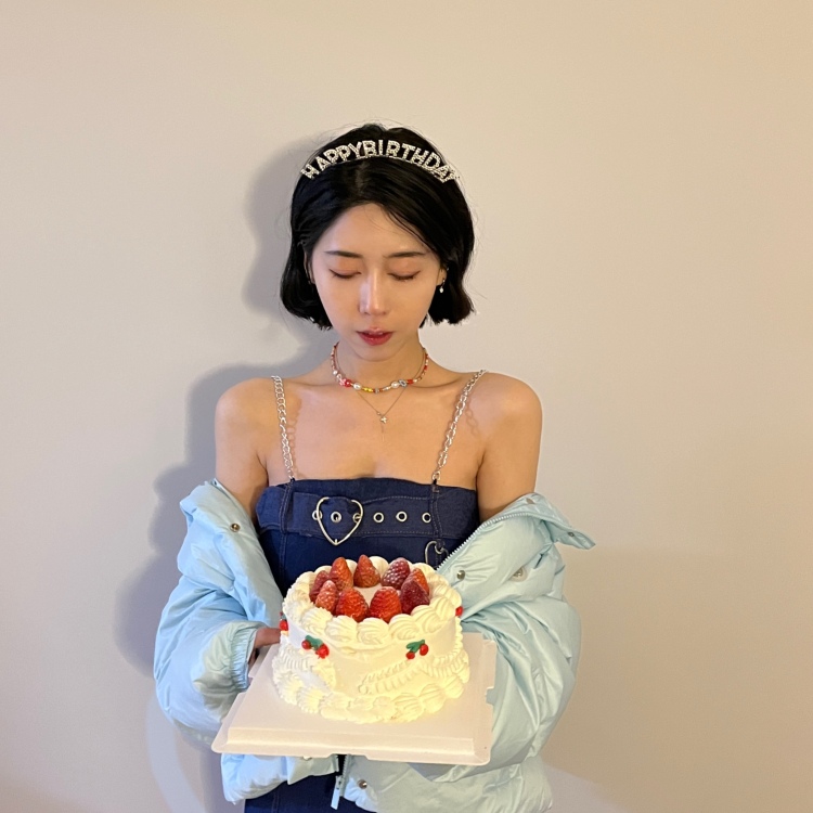 Retarded girl-湖北省·武汉市·江汉区-微博 某红薯 抖音-身高163  体重86
可拍服装，配饰，化妆品
可接测评，寄拍
现在是短发