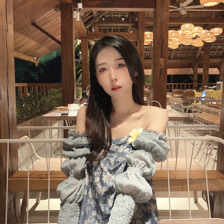 Retarded girl-湖北省·武汉市·江汉区-微博 某红薯 抖音-身高163 体重86
可拍服装,配饰,化妆品
可接测评,寄拍
现在是短发
