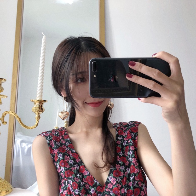Retarded girl-湖北省·武汉市·江汉区-微博 某红薯 抖音-身高163  体重86
可拍服装，配饰，化妆品
可接测评，寄拍
现在是短发