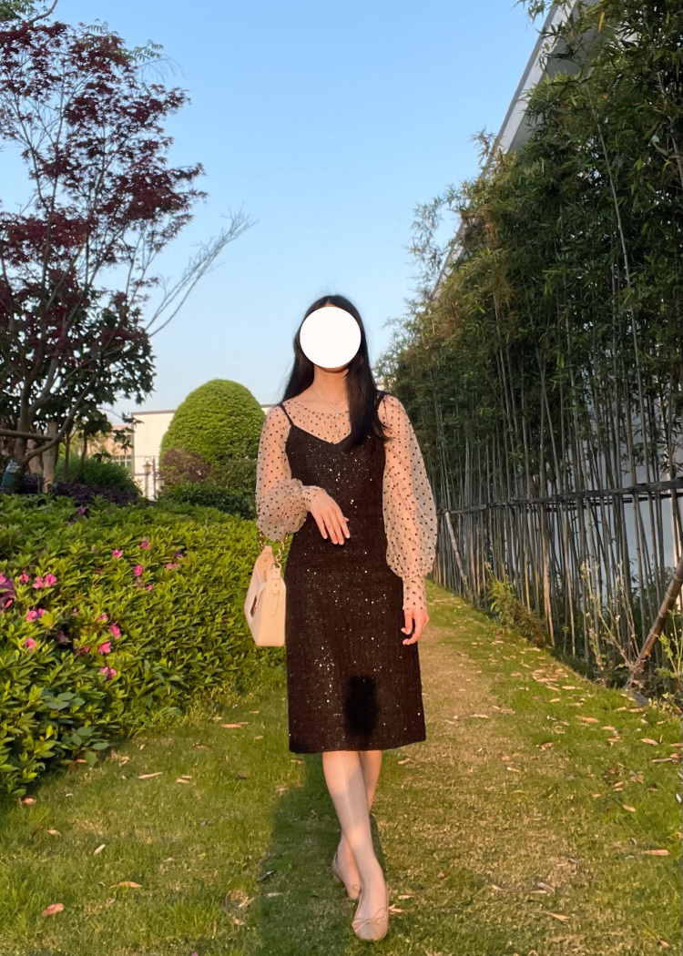 LIU-浙江省·温州市·瑞安市--身高162cm 体重47.5kg 接买家秀,室外拍摄,衣服好看可无佣金置换,新人一枚,但每一单一定认真对待!