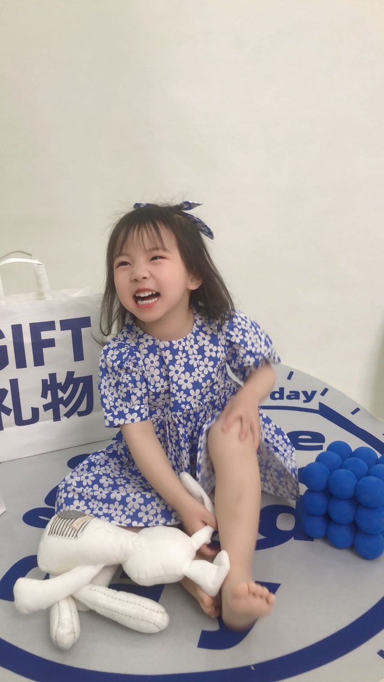 哎呀呀-山东省·济宁市·泗水县--家居拍摄 公园拍摄都可以 眼大爱笑 94厘米26斤 服装鞋子汉服发饰玩具都可以