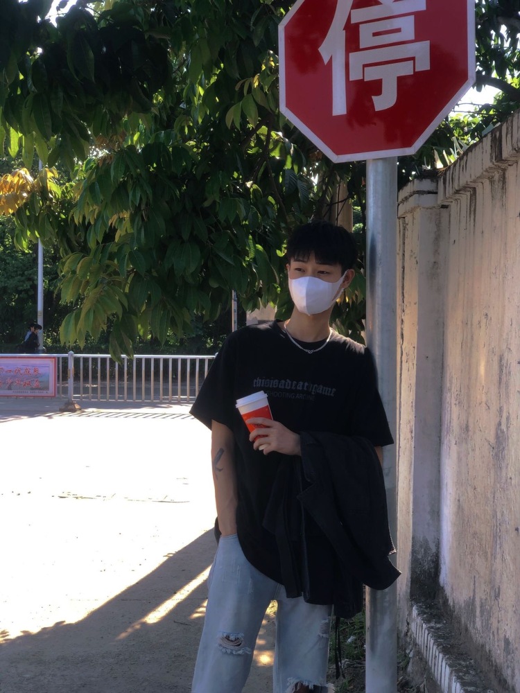 C-福建省·福州市·闽侯县-抖音-一个大学生 没什么才艺可以接网拍 和模特商演身高180厘米 体重60千克 新手