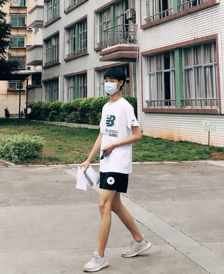C-福建省·福州市·闽侯县-抖音-一个大学生 没什么才艺可以接网拍 和模特商演身高180厘米 体重60千克 新手