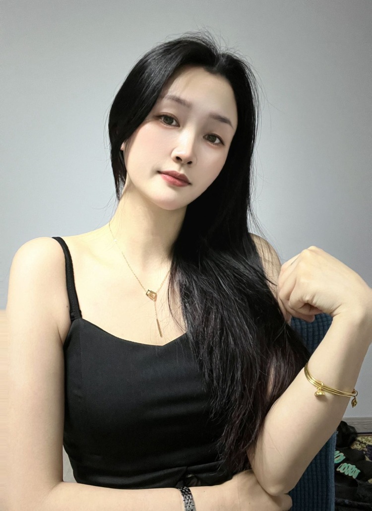 独瘾-江苏省·常州市·金坛区-抖音 美图秀秀 快手 ***-兴趣爱好就是买衣服 喜欢拍照 喜欢一切美好事物 平时没事还喜欢做做饭 本人会简单p图 出图快 不墨迹
