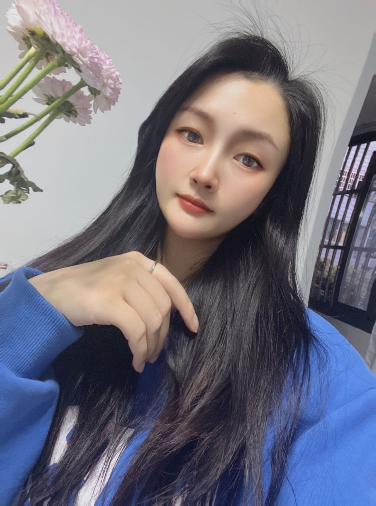 独瘾-江苏省·常州市·金坛区-抖音 美图秀秀 快手 ***-兴趣爱好就是买衣服 喜欢拍照 喜欢一切美好事物 平时没事还喜欢做做饭 本人会简单p图 出图快 不墨迹