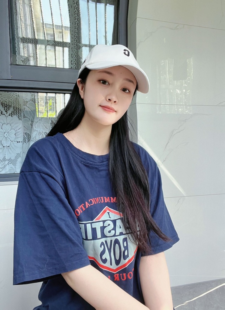 独瘾-江苏省·常州市·金坛区-抖音 美图秀秀 快手 ***-兴趣爱好就是买衣服 喜欢拍照 喜欢一切美好事物 平时没事还喜欢做做饭 本人会简单p图 出图快 不墨迹