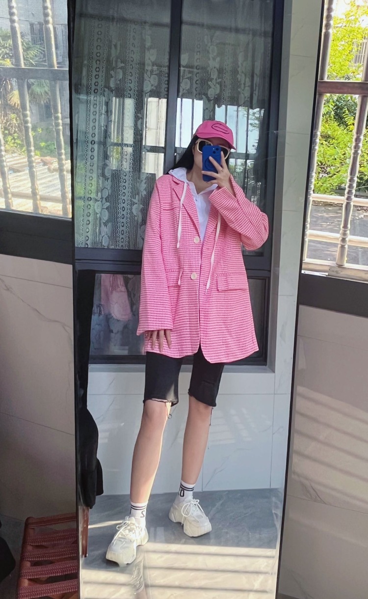 独瘾-江苏省·常州市·金坛区-抖音 美图秀秀 快手 ***-兴趣爱好就是买衣服 喜欢拍照 喜欢一切美好事物 平时没事还喜欢做做饭 本人会简单p图 出图快 不墨迹