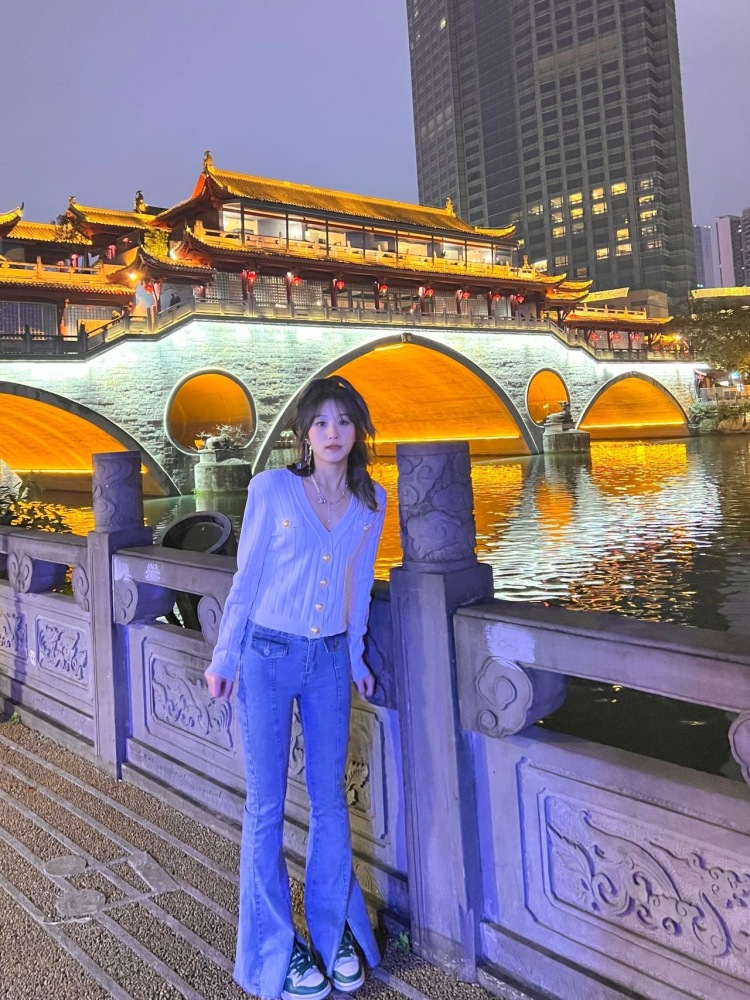 二三-河北省·保定市·莲池区--大家好!我是丸子
🌛寄拍 🉑️探店
寄拍产品衣服饰品均可 时间充裕 出图快
身高165体重92
🍑Pdd均可
艺名:丸子
身份:舞蹈老师
年龄:25
身高:165
体重:46kg
# #素人# #网红