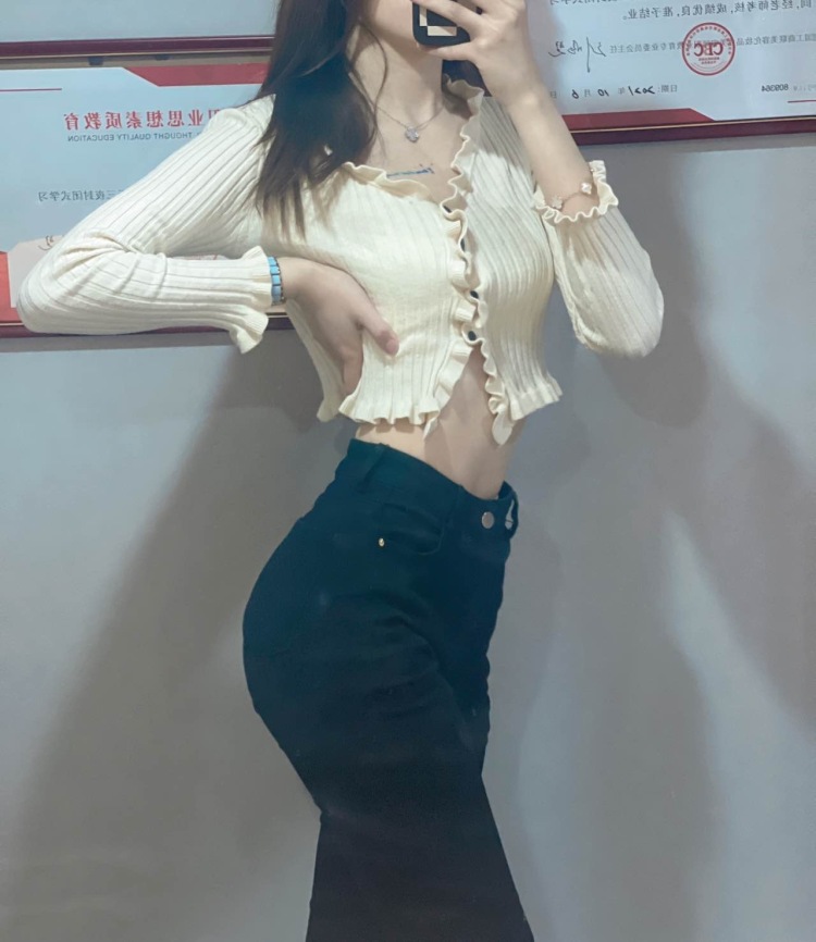 Moonlight.-北京市·北京市·丰台区--19岁,57kg,可以买家秀。寄拍,模特,化妆品,穿搭,会p图,都会哦