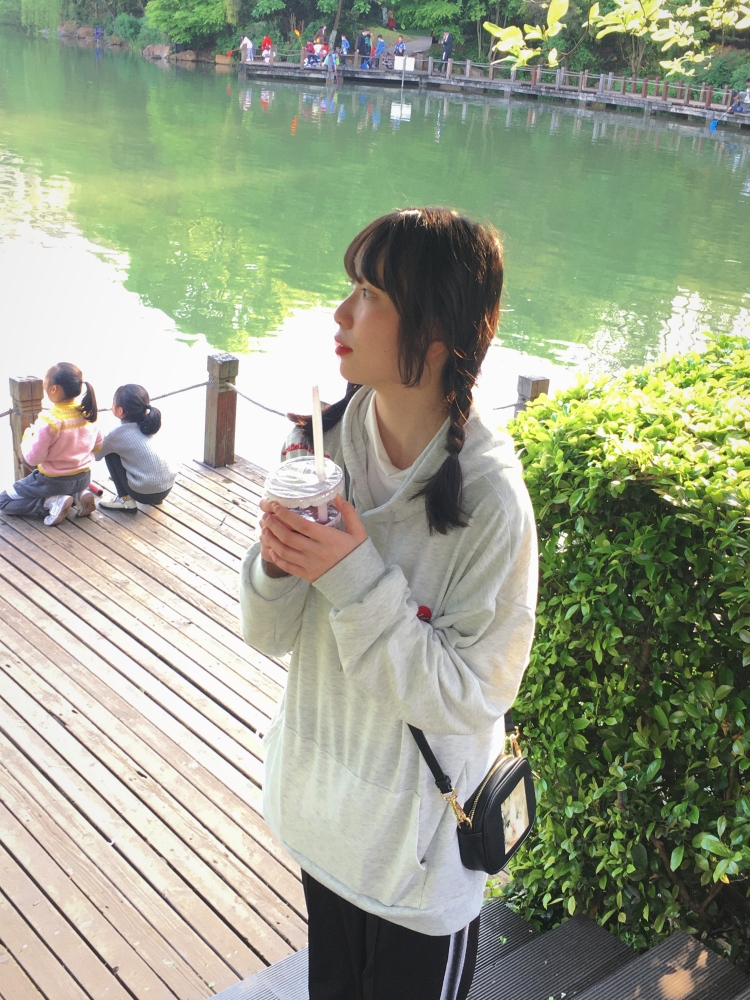 小陳睡不饱.-湖南省·郴州市·北湖区--身高170体重98 性格活泼开朗喜欢拍照 一直很喜欢模特这个职业 想当寄拍模特 淘宝拼多多电商什么皆可,可以拍买家秀 价格可以商议的哈 欢迎前来合作喔!