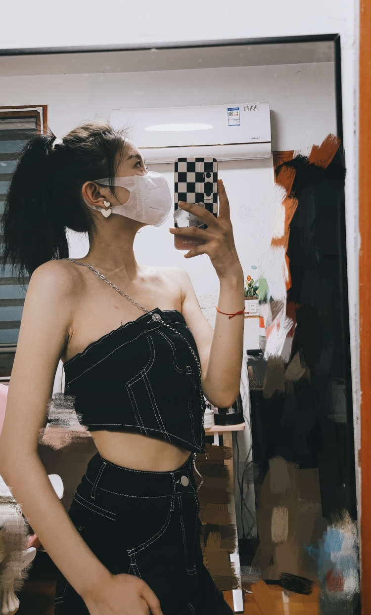 🌙🐇-江苏省·镇江市·丹阳市--时间自由,接各种寄拍买家秀。风格比较多变。 身高168 体重98。