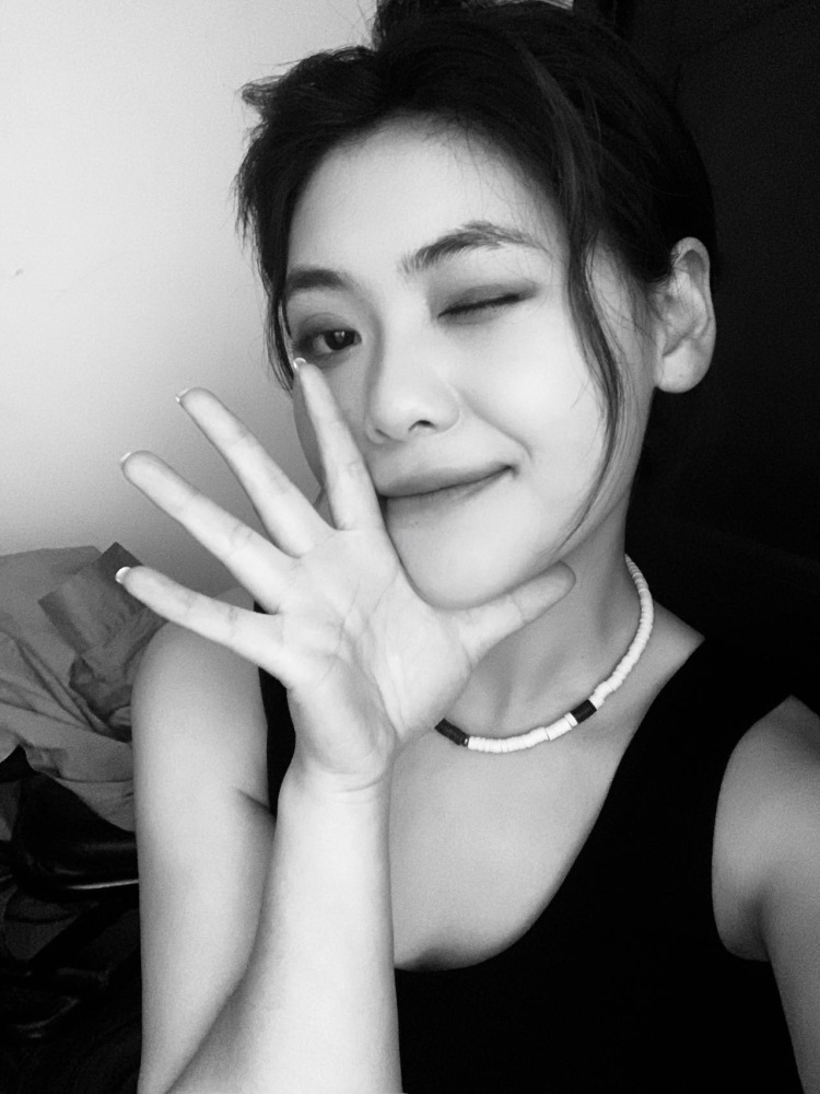 sunYue--河南省·商丘市·柘城县--我个人比较喜欢服装,之前学服装设计,包括平时很爱拍照,也有做过模特,之前也有帮服装店拍照