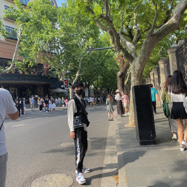 阿航.-辽宁省·盘锦市·双台子区--苏州科技大学在校大学生🎓,喜爱发某红薯🍠,抖音,最右,●会p图修图,剪辑视频,接过饰品单,现也想接服饰单。穿搭各种风格,机能风学院风活力风等,希望接触寄拍行业,在大学生涯之中增添一抹色彩🌈