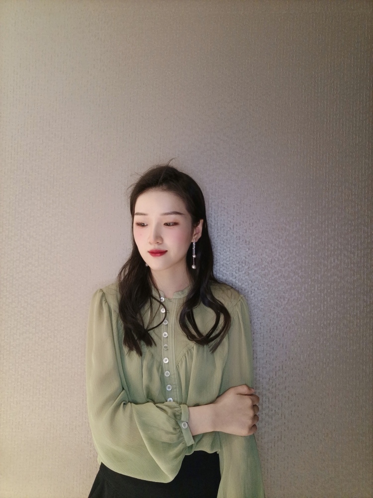 柠檬🍋-广东省·深圳市·龙华区--主拍饰品和上衣 多种风格
脾气好 不满意可重拍
出图快不敷衍
可熨烫