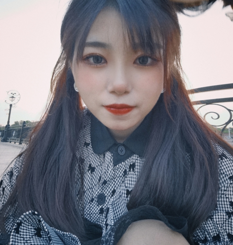 贾贾.-黑龙江省·齐齐哈尔市·建华区--目前是在校大学生 可接寄拍 买家秀 会化妆会修图 尽量满足要求