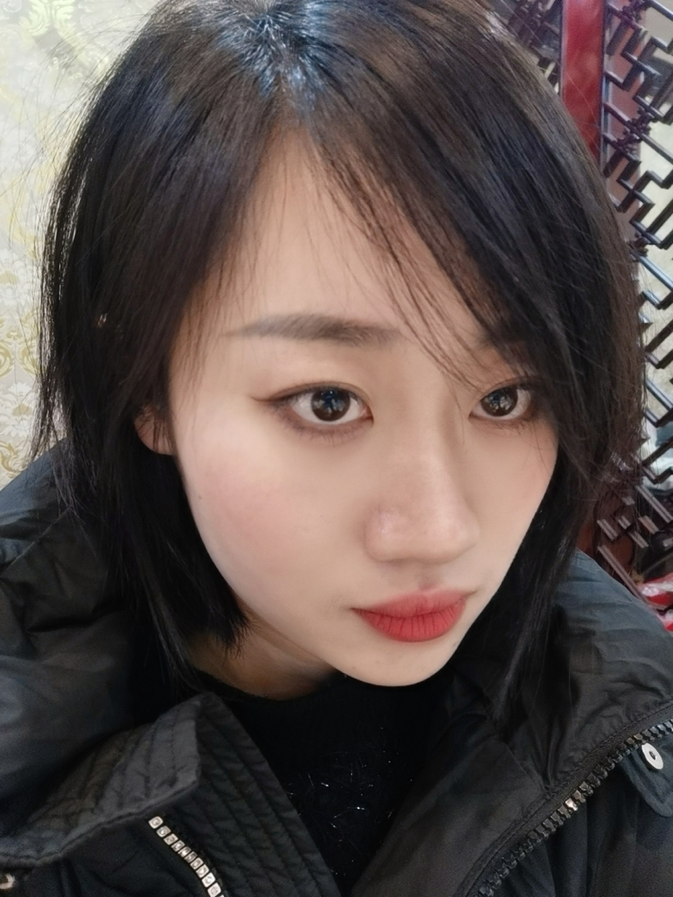 时人-江苏省·连云港市·海州区--本人现在是一名学生，疫情在家无事可做，时间非常空闲，什么都可以接，更希望是寄拍，食品测评，产品试用这一类的。照片都是原相机，不p图，化妆也都是淡妆