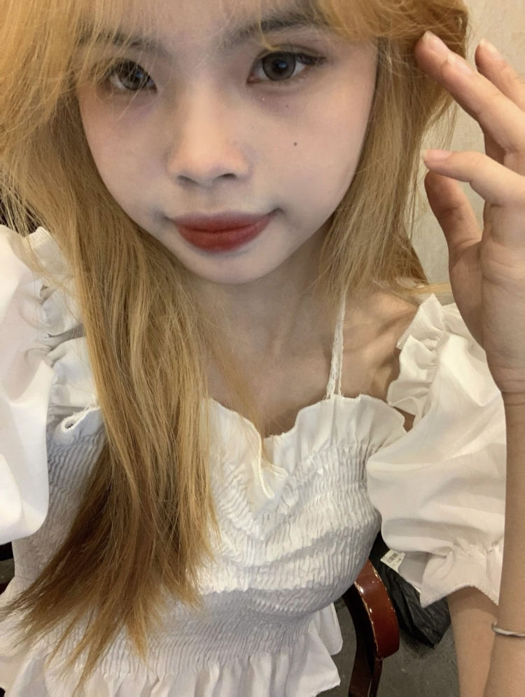 唐易慧-广西壮族自治区·贵港市·港北区-快手-个人喜欢拍照📷 会跳舞 一单10～50 寄拍 买家秀都可以联系我