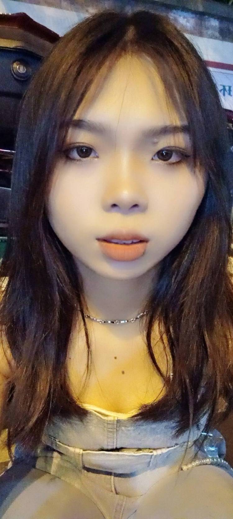 慧慧-海南省·海口市·美兰区-快手-穿搭衣服,购物,拍照,画画,还日常去打卡,接衣服穿搭,短视频vIog,探店打卡,想成为穿搭博主。