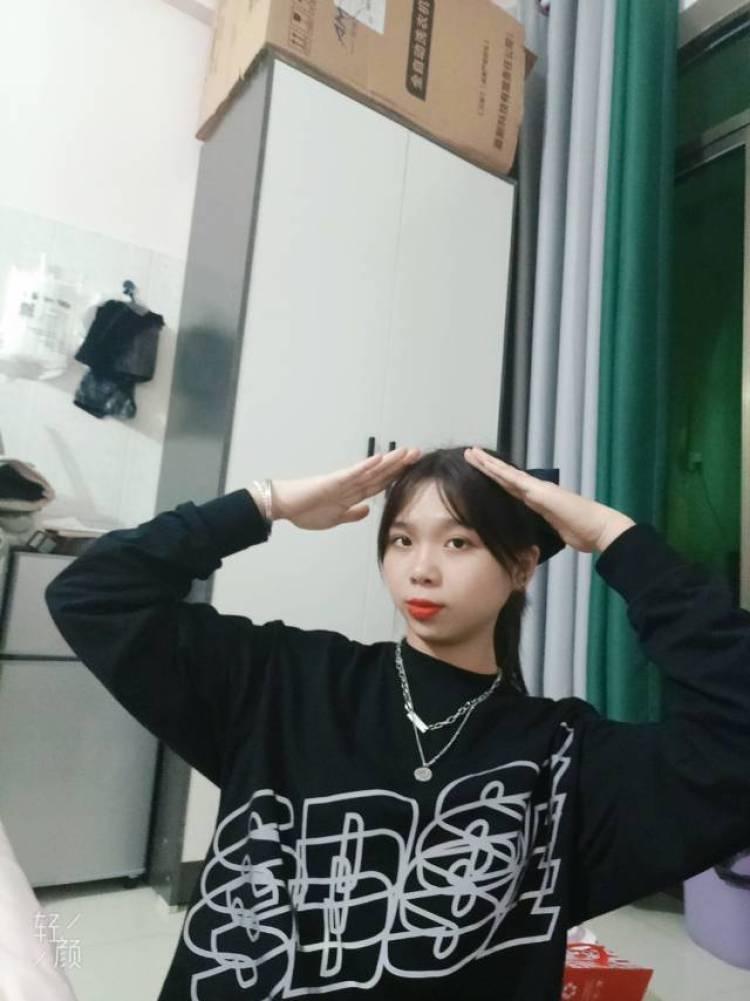 慧慧-海南省·海口市·美兰区-快手-穿搭衣服,购物,拍照,画画,还日常去打卡,接衣服穿搭,短视频vIog,探店打卡,想成为穿搭博主。