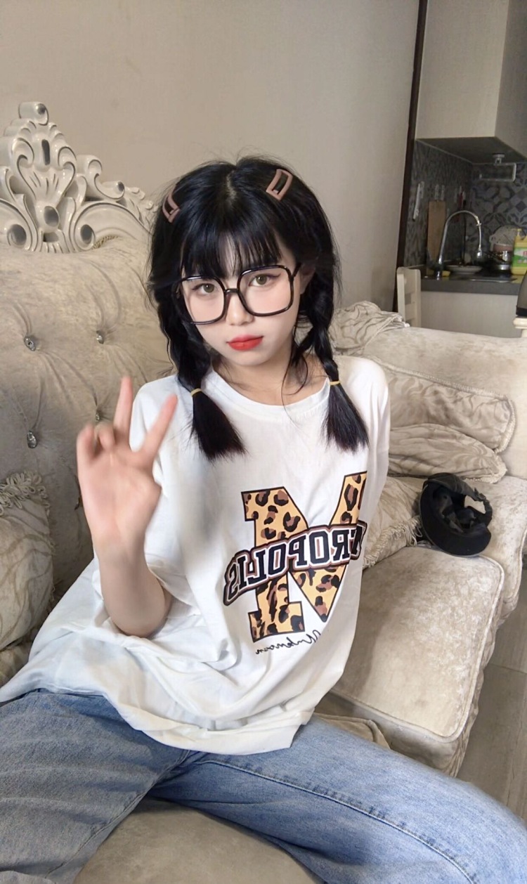 小可-广东省·佛山市·禅城区-小可朋友圈--大家好!
我的身高160体重82多种风格都可(性感除外 )会p图接寄拍
