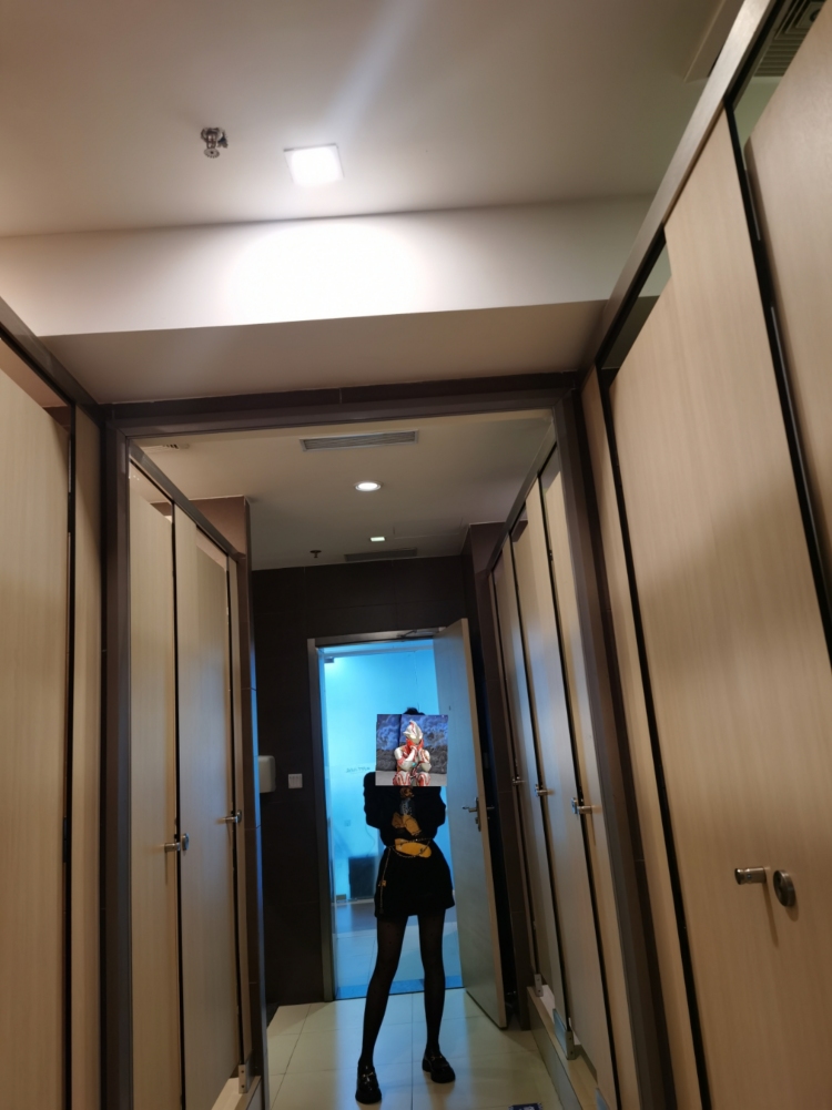 别摸我的婴儿肥-重庆市·重庆市·大渡口区--身高162CM，体重98斤，腿长，接单寄拍，衣服鞋子手势包包等等，欢迎打扰哦！