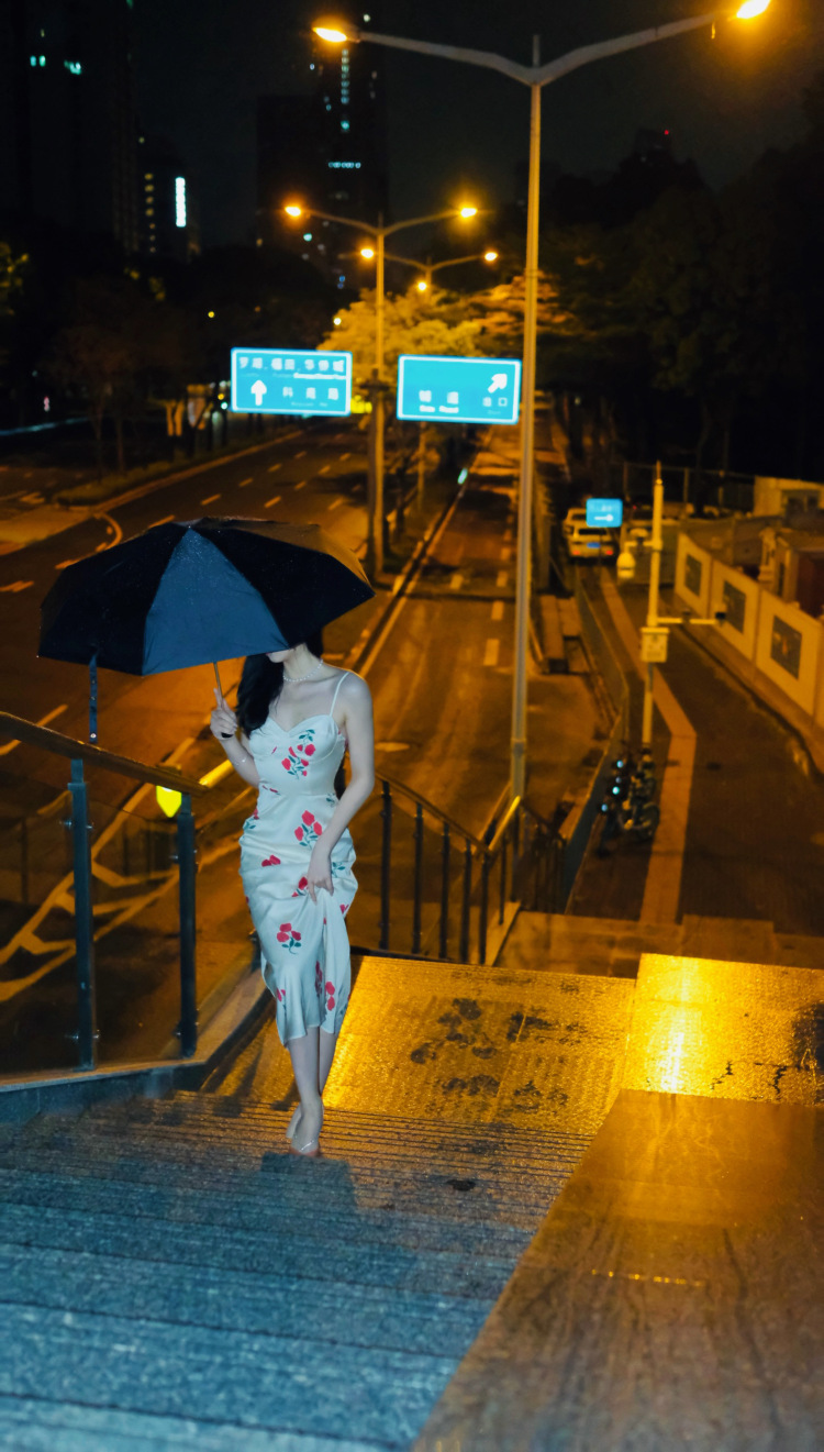苏甜甜-广东省·深圳市·南山区-抖音和小红薯?-舞蹈编导专业学生/可接服装饰品，开箱测评等！会剪辑视频，身高168 体重51
