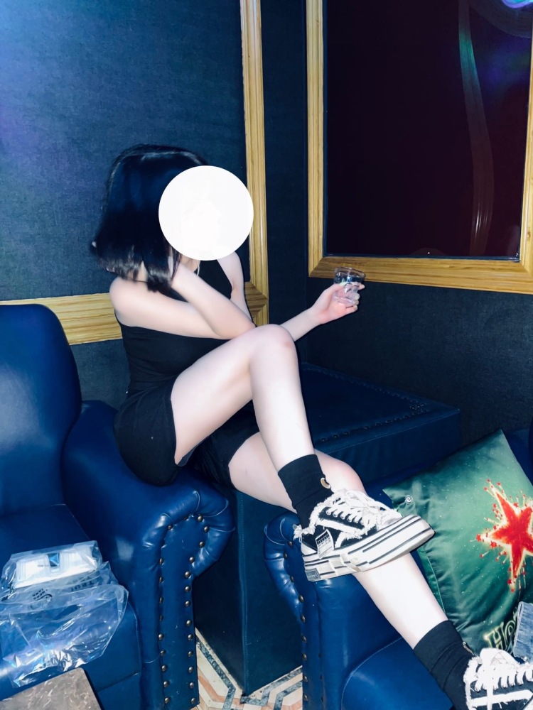 天天:)-浙江省·绍兴市·柯桥区-抖音 某红薯 -02 年大一女生 身高163体重100
皮肤白 会p图调色 能拍人能拍物 态度好 时间空闲
化妆品服饰单都可以~
文字功底强 爱好舞蹈 美术绘画 曾多次做礼仪模特~以最好的态度完成达到合作共赢~薪资