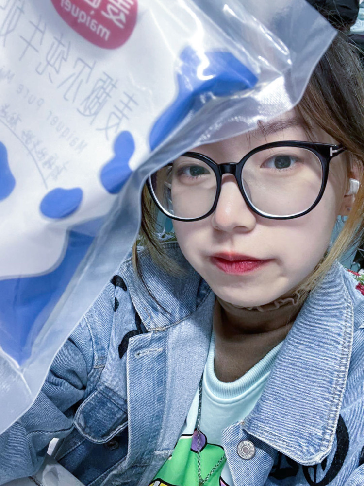 天天：）-浙江省·绍兴市·柯桥区-抖音 某红薯 -02 年大一女生 身高163体重100
皮肤白 会p图调色 能拍人能拍物 态度好 时间空闲 
化妆品服饰单都可以~
文字功底强 爱好舞蹈 美术绘画 曾多次做礼仪模特～以最好的态度完成达到合作共赢～薪资