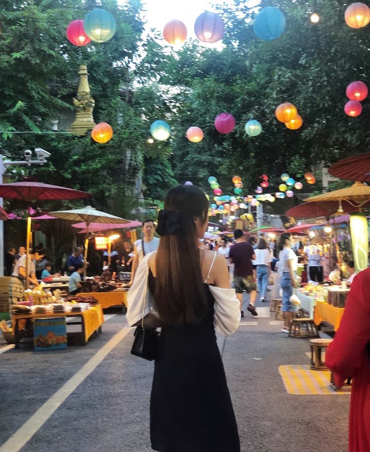 书书-浙江省·温州市·苍南县-抖音/某红薯/微博-身高162 体重100 鞋码37 
接服装 饰品 化妆品 买家秀 实体探店 
自由职业者 时间充裕 会修图 剪辑视频
做事认真负责 期待合作