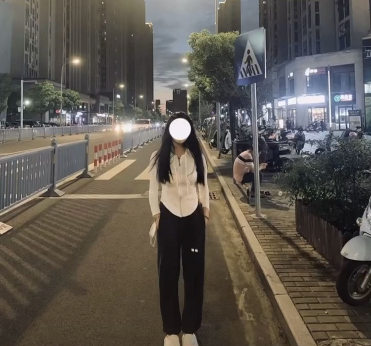 小孙超级🐻-福建省·三明市·建宁县-快手-接寄拍，衣服化妆品首饰都可以，可多种风格，超会p图，会化妆，懂穿搭