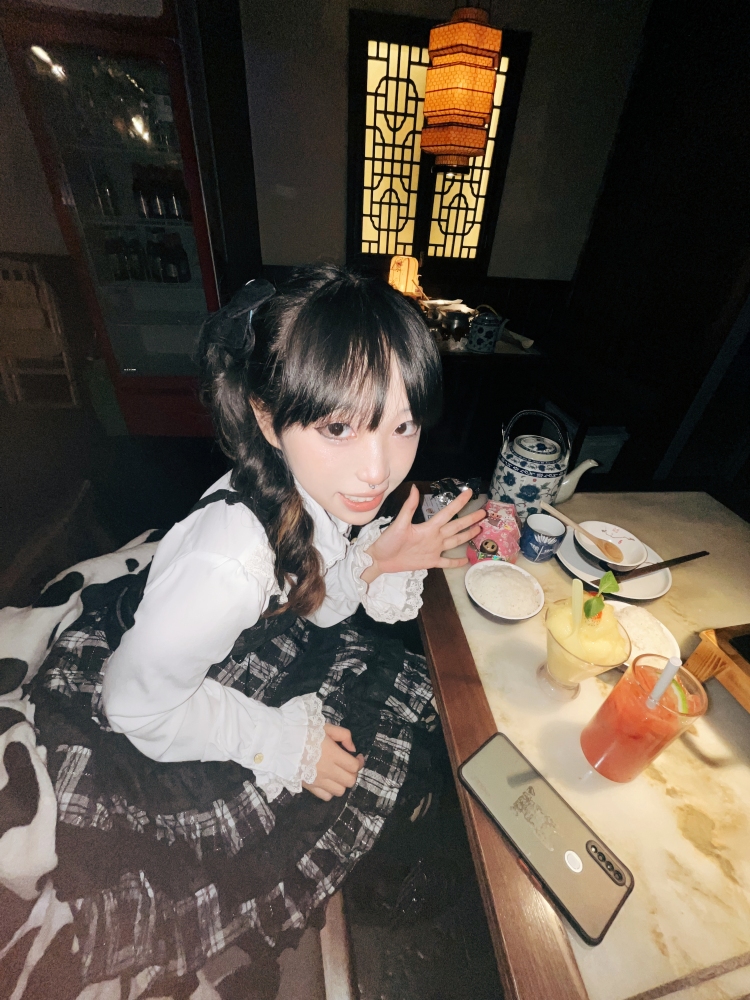 路易-内蒙古自治区·呼和浩特市·赛罕区-快手，某红薯-身高160体重45千克
什么风格穿搭都能拍！
没有工作闲得很，来找我拍吧！