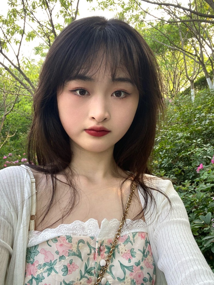 西红柿晚宀-重庆市·重庆市·大足区-抖音快手某红薯-身高174体重115,性格开朗,喜欢拍照,会p图,新人接单,价格可商议,在校大学生时间充裕