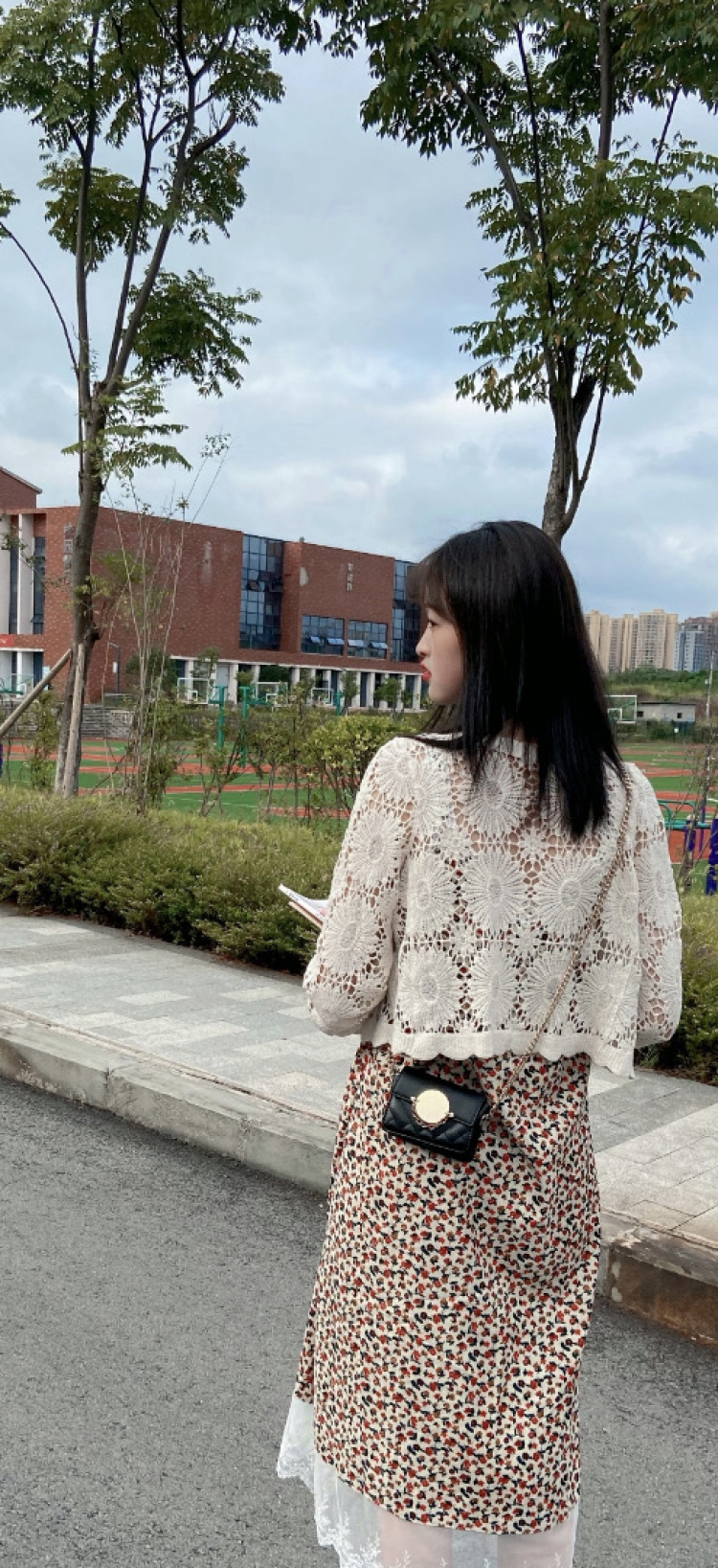 西红柿晚宀-重庆市·重庆市·大足区-抖音快手某红薯-身高174体重115,性格开朗,喜欢拍照,会p图,新人接单,价格可商议,在校大学生时间充裕