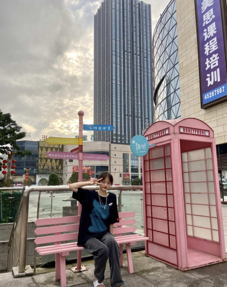 西红柿晚宀-重庆市·重庆市·大足区-抖音快手某红薯-身高174体重115,性格开朗,喜欢拍照,会p图,新人接单,价格可商议,在校大学生时间充裕