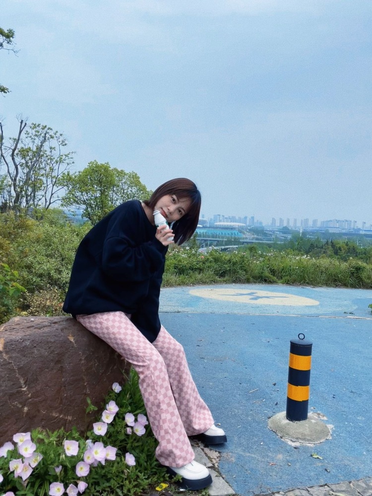 🌙-湖北省·武汉市·江夏区--身高160,体重45
有一年买家秀经验,可接买家秀、种草带货等等
爱拍照,会p图,多风格