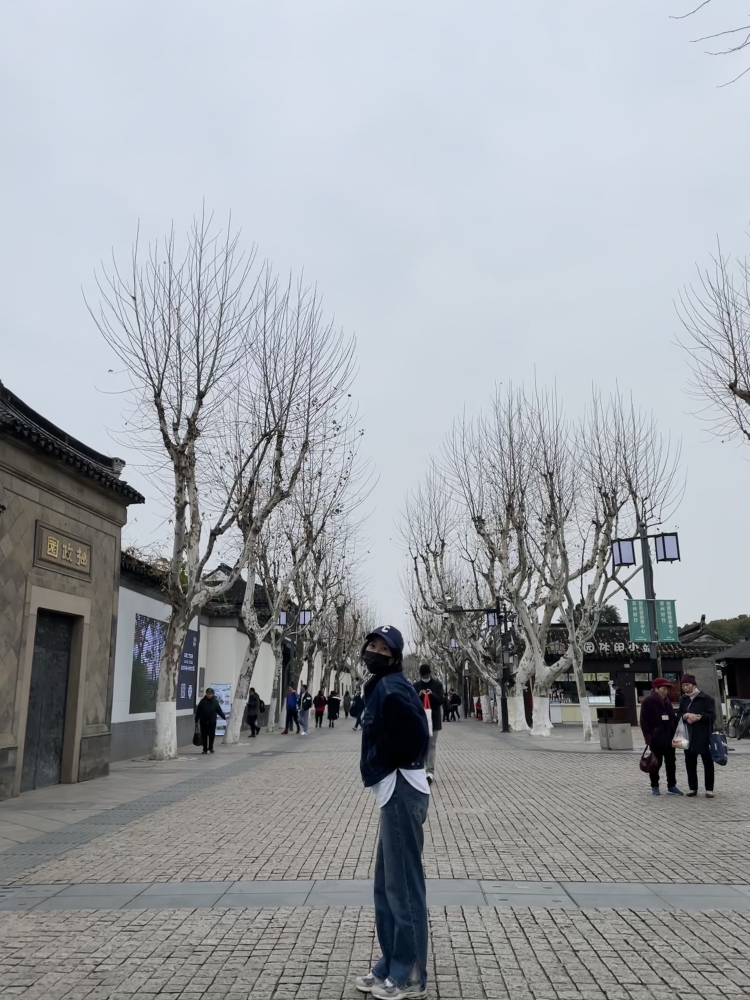 xxPPxx-辽宁省·鞍山市·铁东区--真素人、
爱拍照、
会化妆、
会p图、
偏向:穿搭、美妆类。