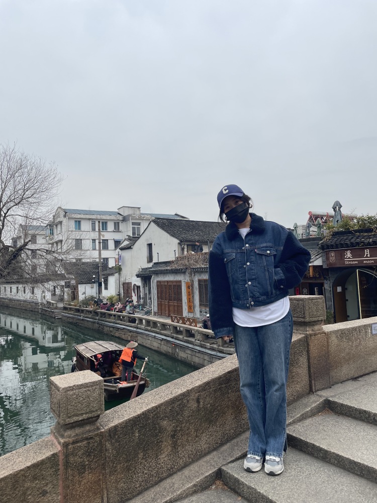 xxPPxx-辽宁省·鞍山市·铁东区--真素人、
爱拍照、
会化妆、
会p图、
偏向:穿搭、美妆类。