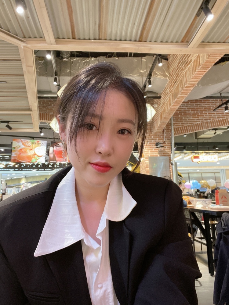 xxPPxx-辽宁省·鞍山市·铁东区--真素人、
爱拍照、
会化妆、
会p图、
偏向:穿搭、美妆类。