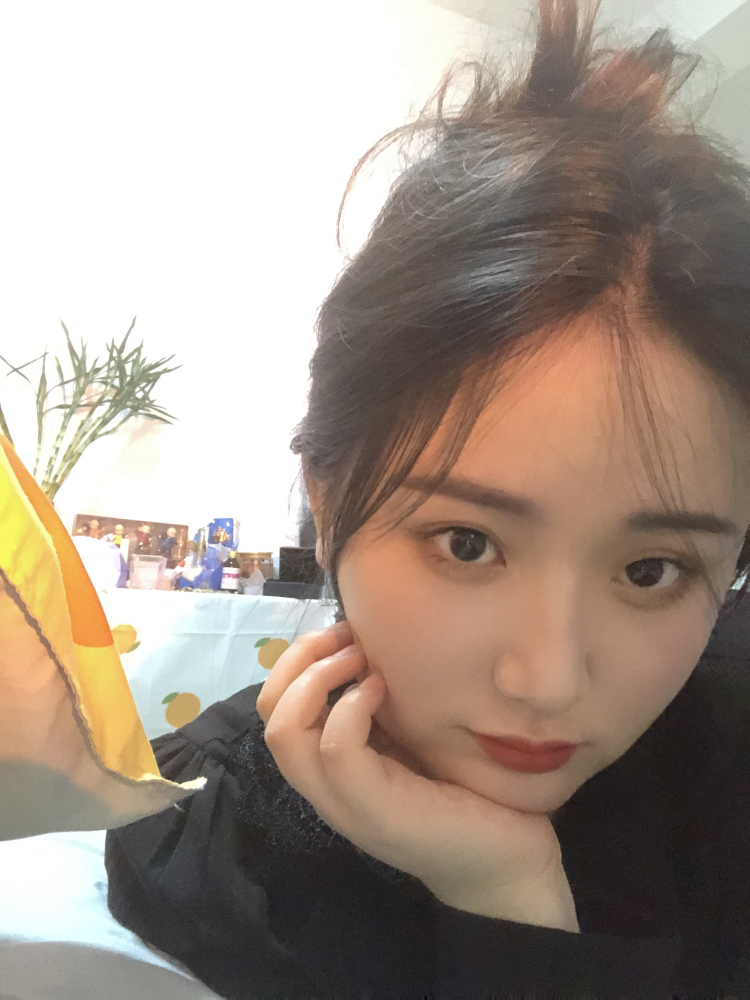 💕-河南省·郑州市·管城回族区--个人之前学过化妆对化妆了解一些,平时也比较喜欢拍照,化妆品、饰品、衣服、鞋子等都可以慢慢学着拍嘛