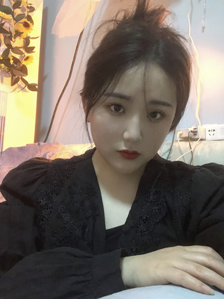 💕-河南省·郑州市·管城回族区--个人之前学过化妆对化妆了解一些,平时也比较喜欢拍照,化妆品、饰品、衣服、鞋子等都可以慢慢学着拍嘛
