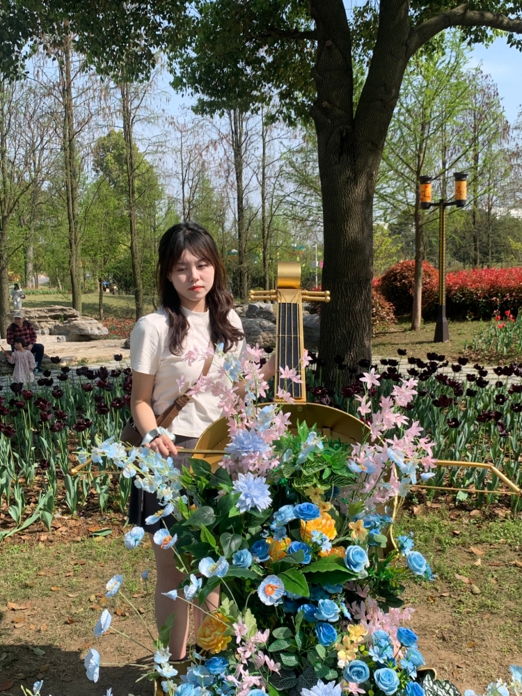 你抱月亮吗？-湖北省·荆州市·荆州区--喜欢拍照 
身高159 体重96
文笔好 会p图
什么风格都可以尝试
价格可以商议