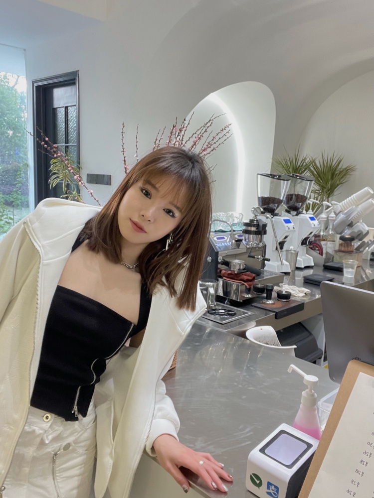 Xik--浙江省·宁波市·江北区--接衣服、鞋子、包包、首饰、美食、运动器材服饰也可，身高160体重100斤。时间充足，会拍照p图。