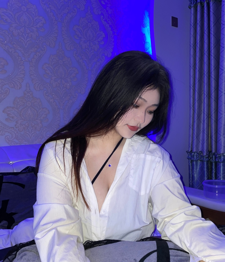 九尾-江苏省·南京市·栖霞区-抖音-可接衣服,鞋子,饰品,抖音粉丝2700+,风格不定义,接寄拍或者送拍